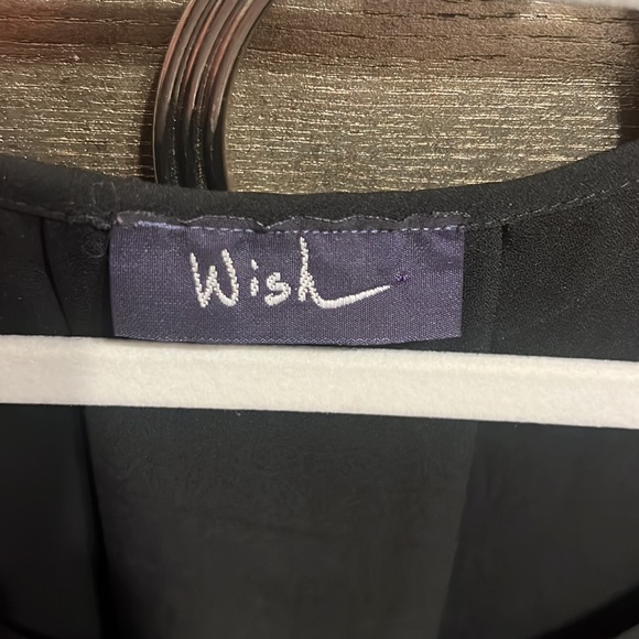 Black sleeveless top with gold embellishment. Size medium. Worn once! - Picture 4 of 4